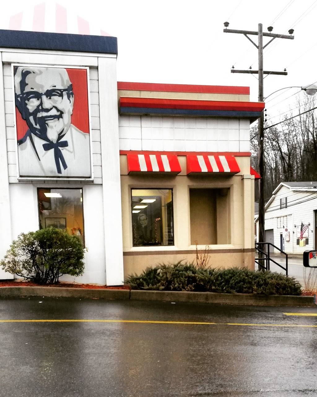 KFC | restaurant | 1020 Speedway Rd, Fairmont, WV 26554, USA | 3043661327 OR +1 304-366-1327