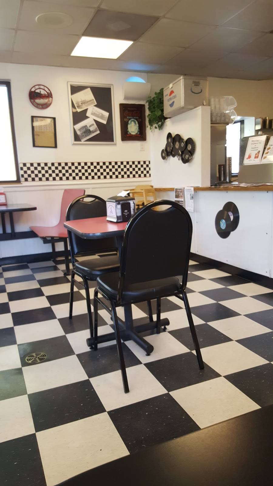 Sarahs Burgers | restaurant | 106 Craig St, Craigsville, VA 24430, USA | 5409979007 OR +1 540-997-9007