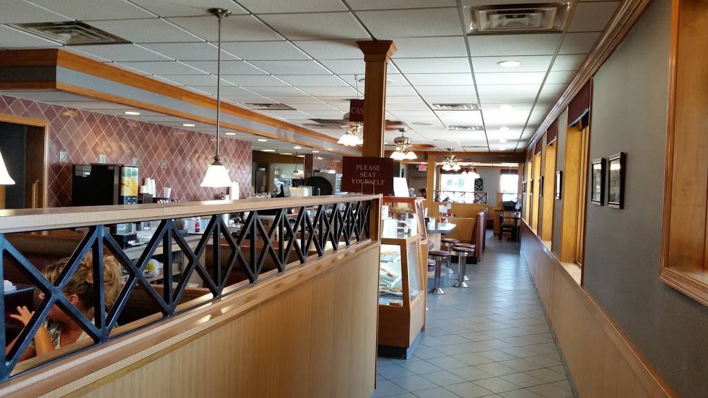 K & H Truck Plaza Inc. | restaurant | 1043 S Crescent St, Gilman, IL 60938, USA | 8152657625 OR +1 815-265-7625