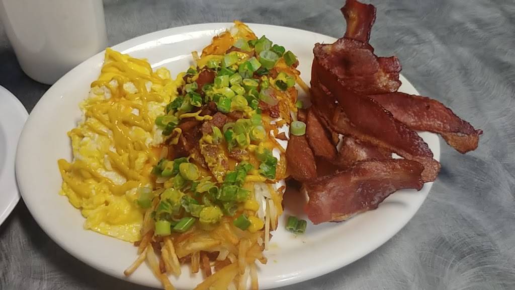 Larsons Restaurant & Lounge | restaurant | 4641, 2901 Perry Ave # 10, Bremerton, WA 98310, USA | 3603775315 OR +1 360-377-5315