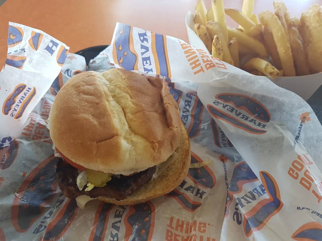 Harveys | restaurant | 349 Main St, Wasaga Beach, ON L9Z 0B6, Canada | 7054227170 OR +1 705-422-7170