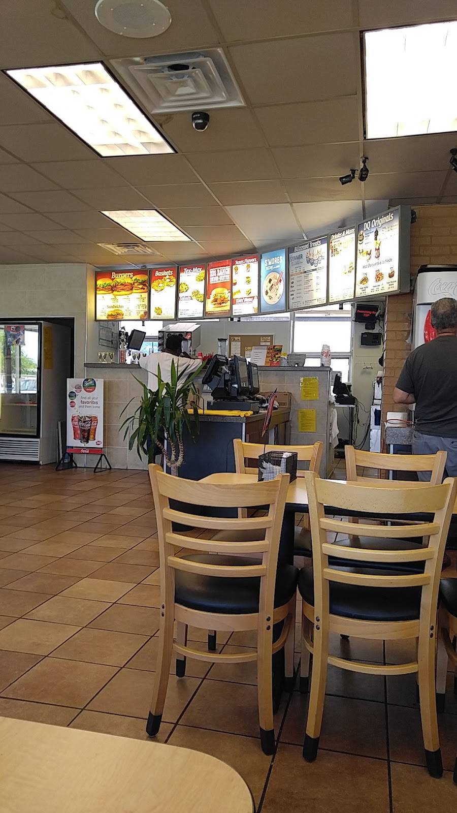 Dairy Queen | restaurant | 208 Main St, Calvert, TX 77837, USA | 9793642121 OR +1 979-364-2121