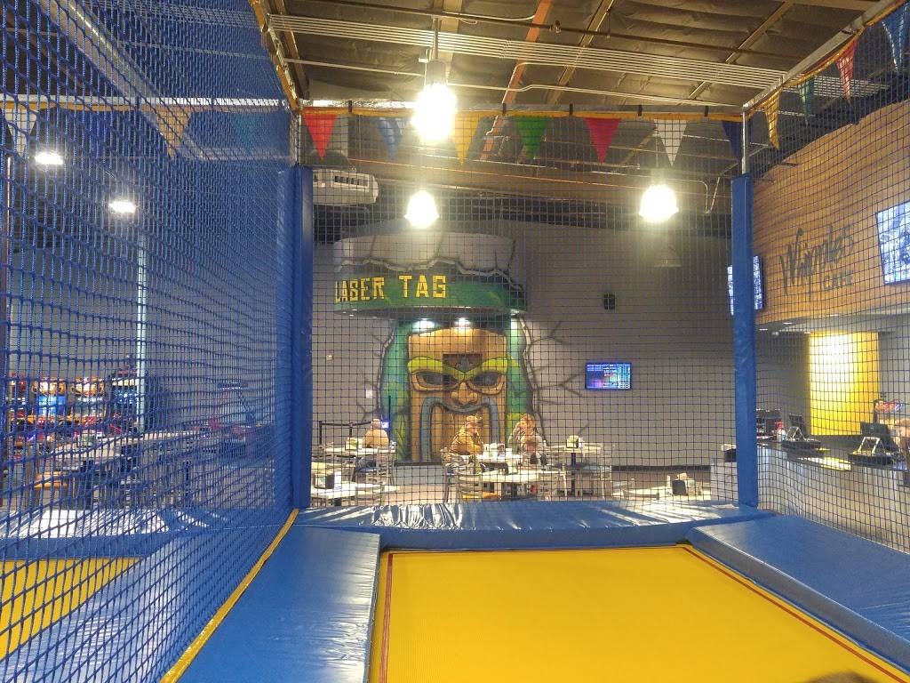 Whipples Fun Center | restaurant | 1510 E Bell Rd #300, Phoenix, AZ 85022, USA | 6028028350 OR +1 602-802-8350