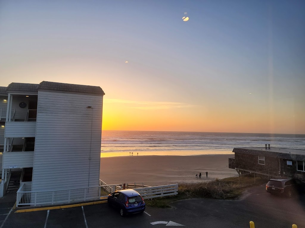 MIST Restaurant & Lounge | restaurant | 2945 NW Jetty Ave, Lincoln City, OR 97367, USA | 5419943877 OR +1 541-994-3877