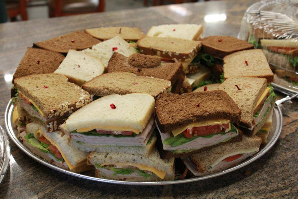 Crossroads Cafe & Catering | meal takeaway | 13191 Crossroads Pkwy N, City of Industry, CA 91746, USA | 5626922298 OR +1 562-692-2298