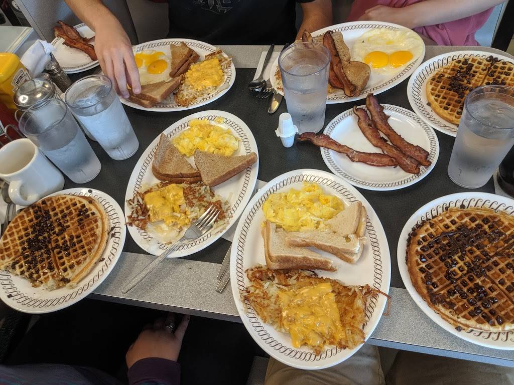 Waffle House | meal takeaway | 301 Little Hills Exy, St Charles, MO 63301, USA | 6369477628 OR +1 636-947-7628