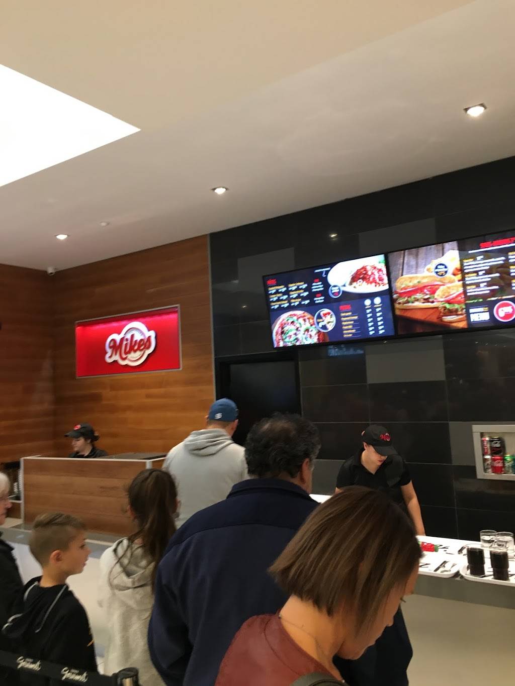 Toujours Mikes | restaurant | 5401 Boulevard des Galeries, Québec, QC G2K 1N4, Canada | 4186274695 OR +1 418-627-4695