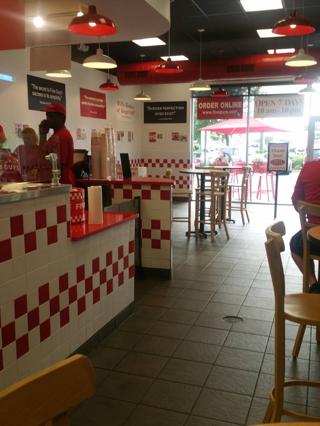 Five Guys | meal takeaway | 3982 N Gloster St, Tupelo, MS 38804, USA | 6623503808 OR +1 662-350-3808