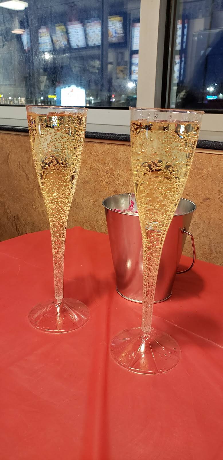 White Castle | restaurant | 30105 Plymouth Rd, Livonia, MI 48150, USA | 7344222730 OR +1 734-422-2730