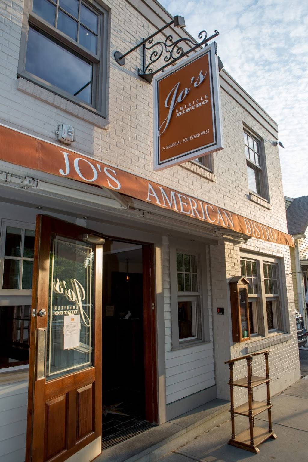 Jos American Bistro | restaurant | 24 Memorial Blvd W, Newport, RI 02840, USA | 4018475506 OR +1 401-847-5506