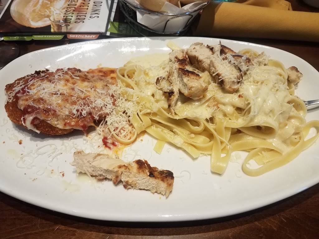 Olive Garden Italian Restaurant | meal takeaway | 35030 Enchanted Pkwy S, Federal Way, WA 98003, USA | 2538151375 OR +1 253-815-1375