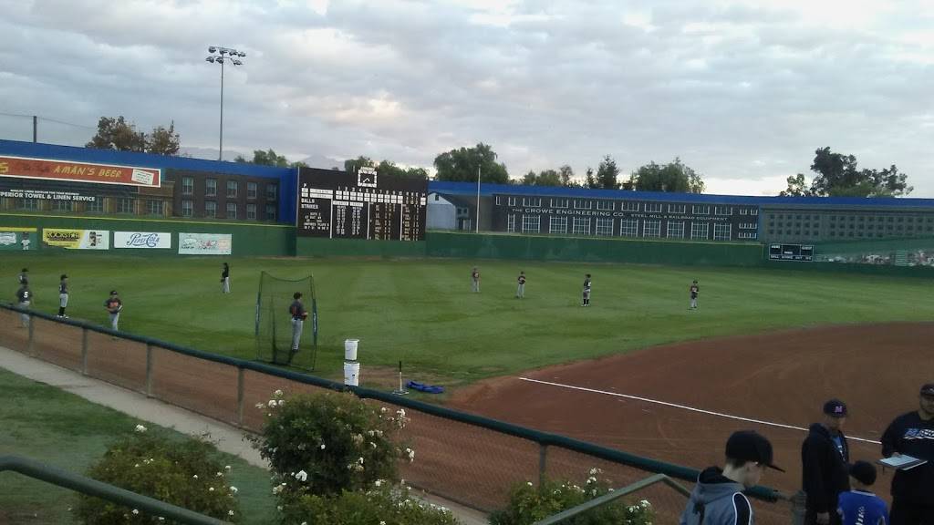 Big League Dreams Chino Hills | restaurant | 16333 Fairfield Ranch Rd, Chino Hills, CA 91709, USA | 9092876900 OR +1 909-287-6900