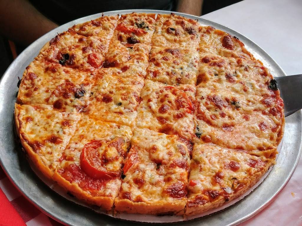 Pizanos Pizza & Pasta | restaurant | 2106 S Indiana Ave, Chicago, IL 60616, USA | 3128420777 OR +1 312-842-0777