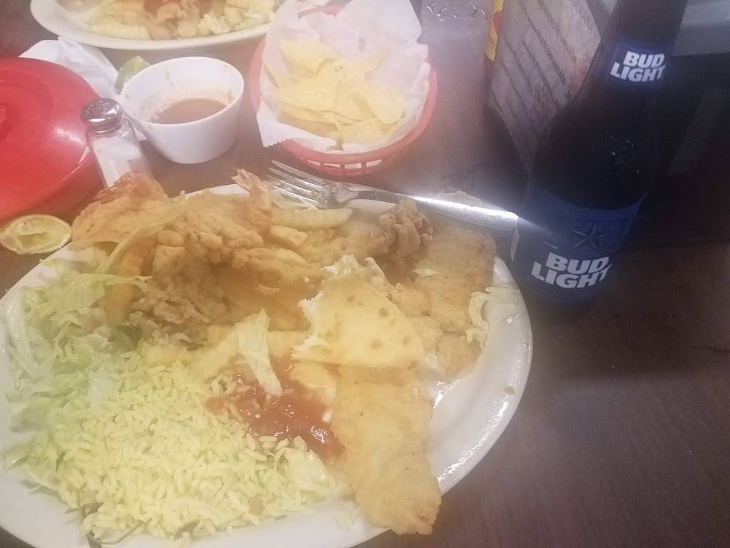 La Isla | restaurant | 764 Old Hwy 90 W, San Antonio, TX 78237, USA | 2104380405 OR +1 210-438-0405