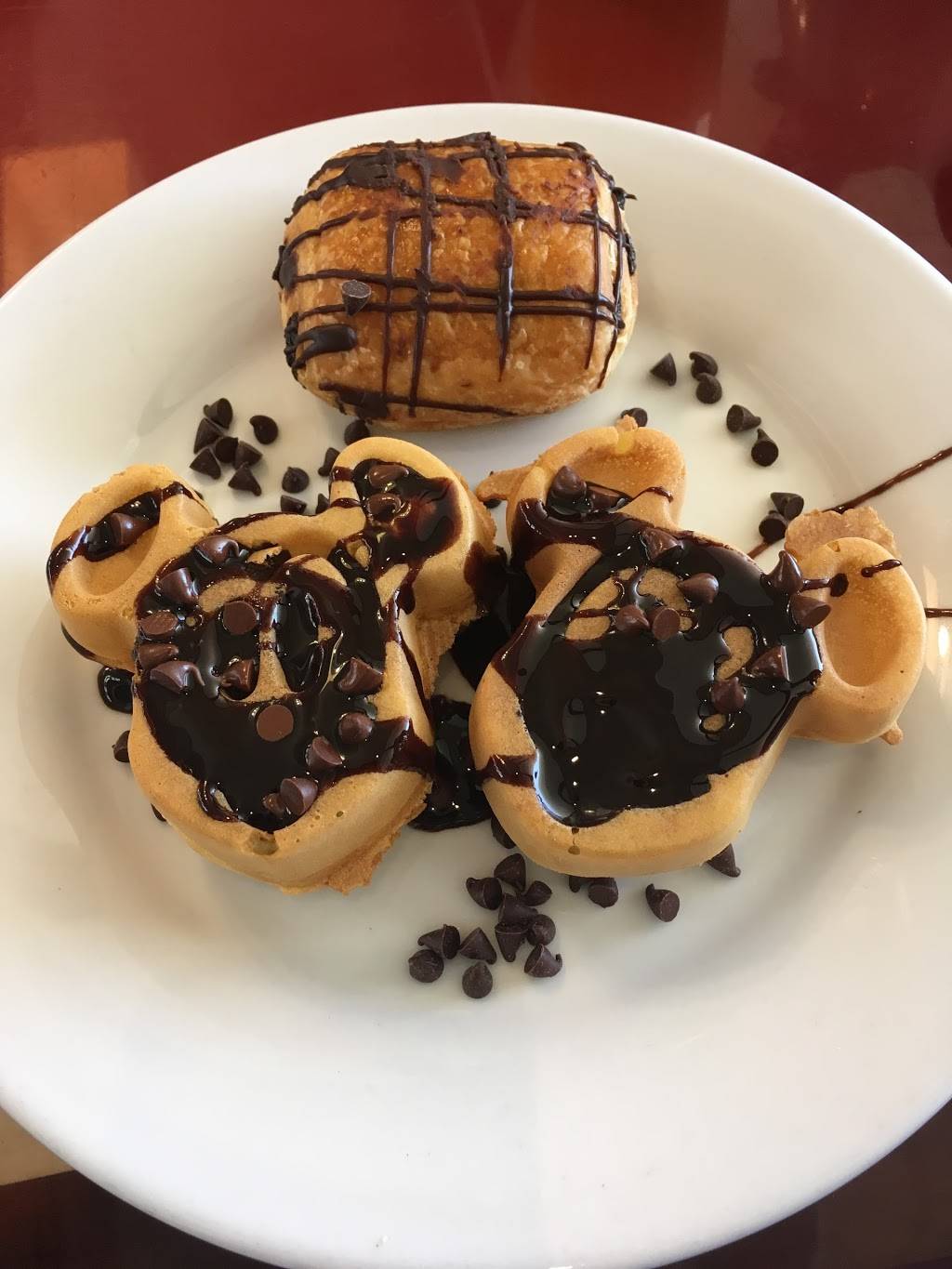 Chef Mickeys | restaurant | 4600 World Dr, Orlando, FL 32830, USA | 4079393463 OR +1 407-939-3463