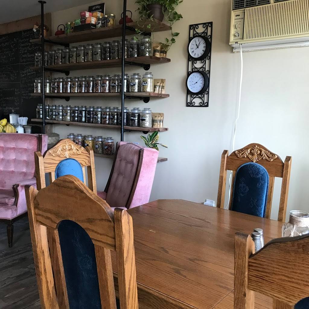 The Moo & Chew Tea House | cafe | 213 Main St, Port Dover, ON N0A 1N0, Canada | 5195839727 OR +1 519-583-9727