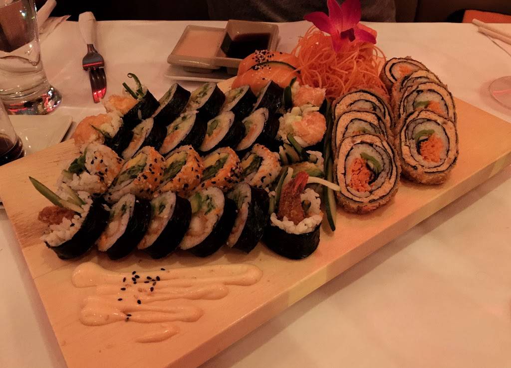 Restaurant Mito Plus | restaurant | 95 Boulevard Curé-Labelle, Sainte-Thérèse, QC J7E 2X6, Canada | 4504200601 OR +1 450-420-0601