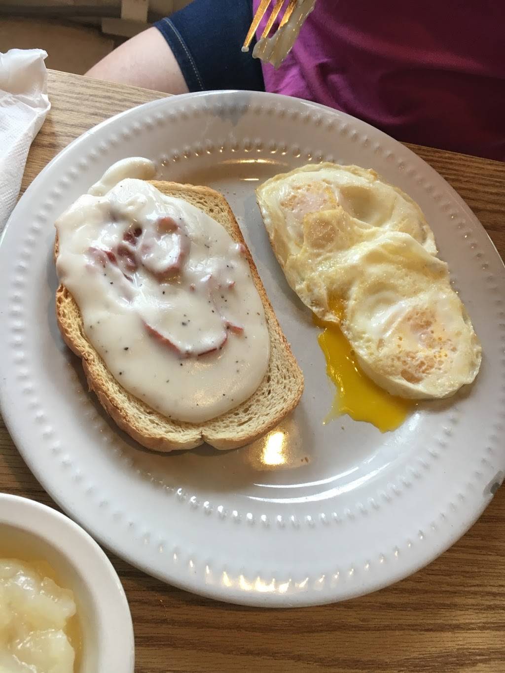 Friends & Family Restaurant | restaurant | 100 Woodland Dr, Pearisburg, VA 24134, USA | 5409214717 OR +1 540-921-4717