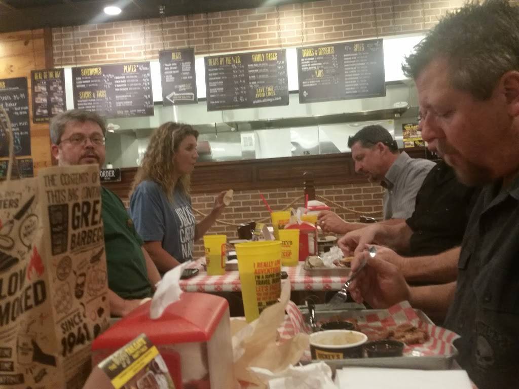 Dickeys Barbecue Pit | restaurant | 2551 E Main St, Plainfield, IN 46168, USA | 3178397100 OR +1 317-839-7100