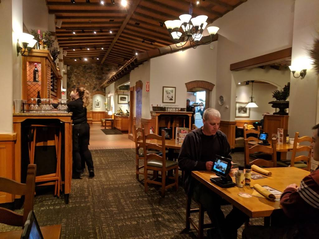 Olive Garden Italian Restaurant | meal takeaway | 204 High Point Drive, Victor, NY 14564, USA | 5852232040 OR +1 585-223-2040