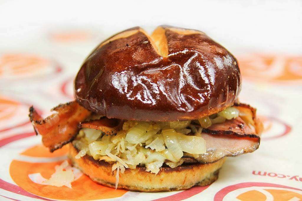 Burger Fusion Company | restaurant | 200 Pearl St, La Crosse, WI 54601, USA | 6088816398 OR +1 608-881-6398