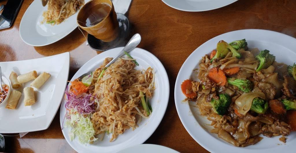 Thaprachan Thai | restaurant | 805 NE 65th St, Seattle, WA 98115, USA | 2065233938 OR +1 206-523-3938