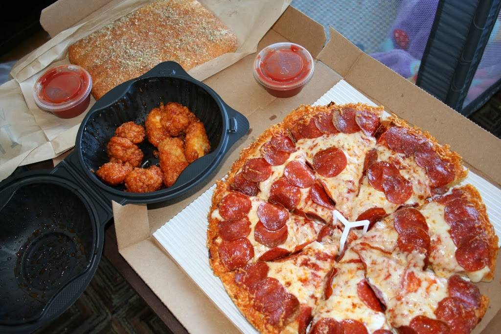 Pizza Hut | restaurant | 124 N Chicago Ave, South Milwaukee, WI 53172, USA | 4147642330 OR +1 414-764-2330