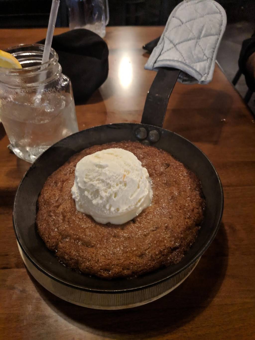 Catch 22 Bar & Grill | restaurant | 12418 Cumming Hwy Suite 406, Canton, GA 30115, USA | 4702973525 OR +1 470-297-3525