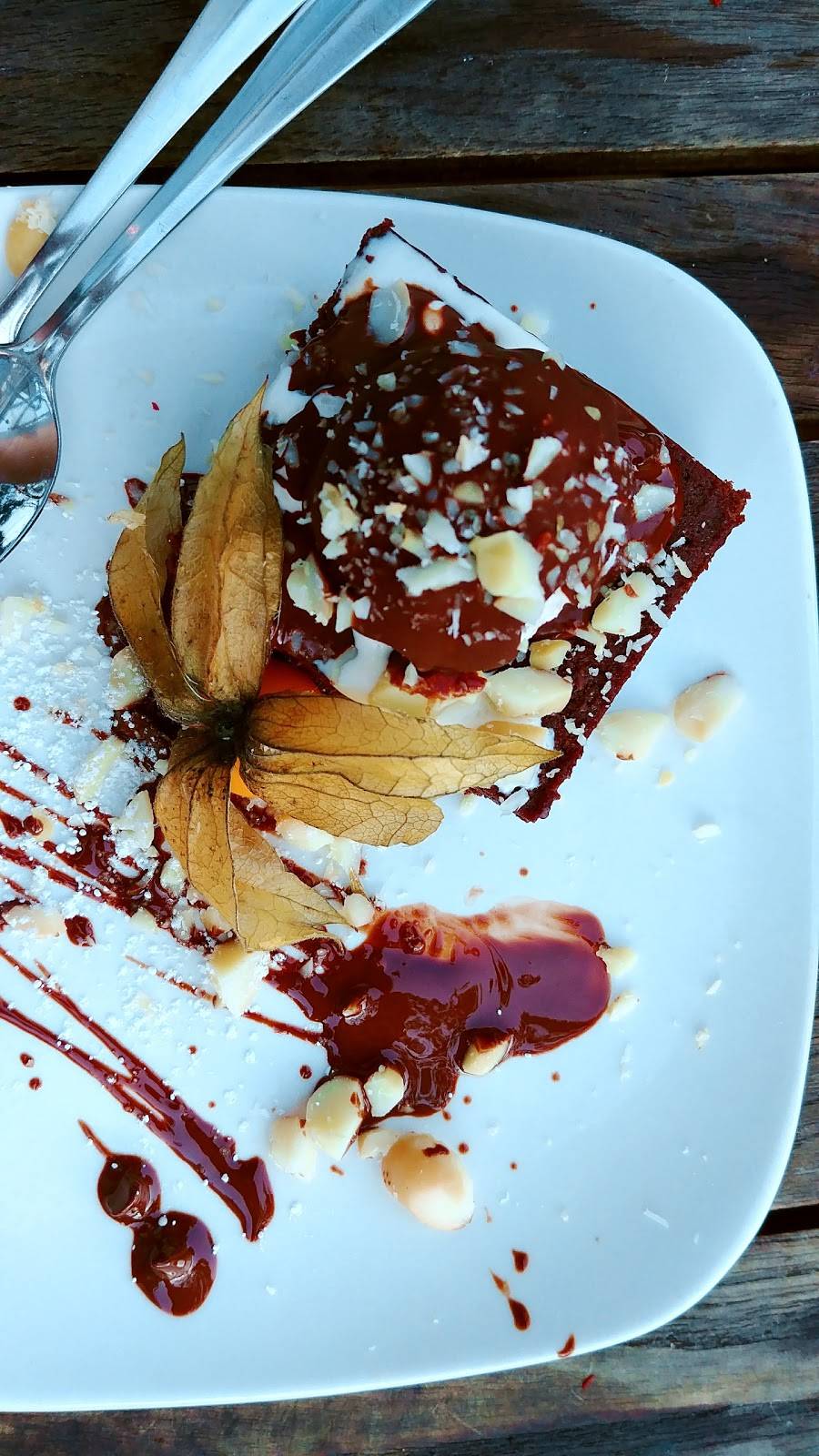 Balzac | restaurant | 1716 N Arlington Pl, Milwaukee, WI 53202, USA | 4147550099 OR +1 414-755-0099