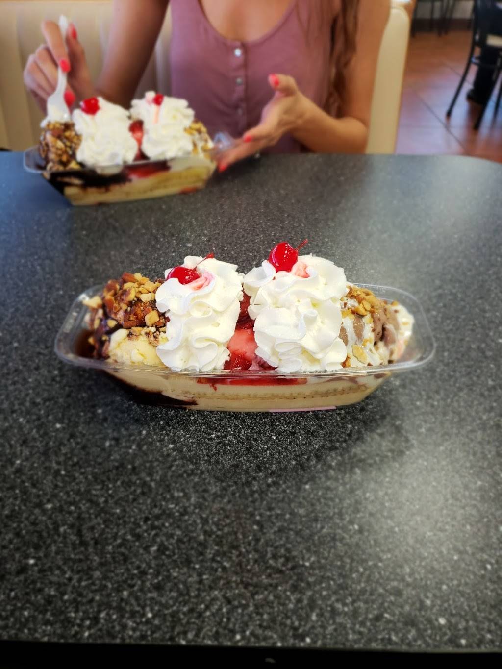 Braums Ice Cream & Burger Restaurant | restaurant | 219 NW, I-35, Hillsboro, TX 76645, USA | 2545802970 OR +1 254-580-2970