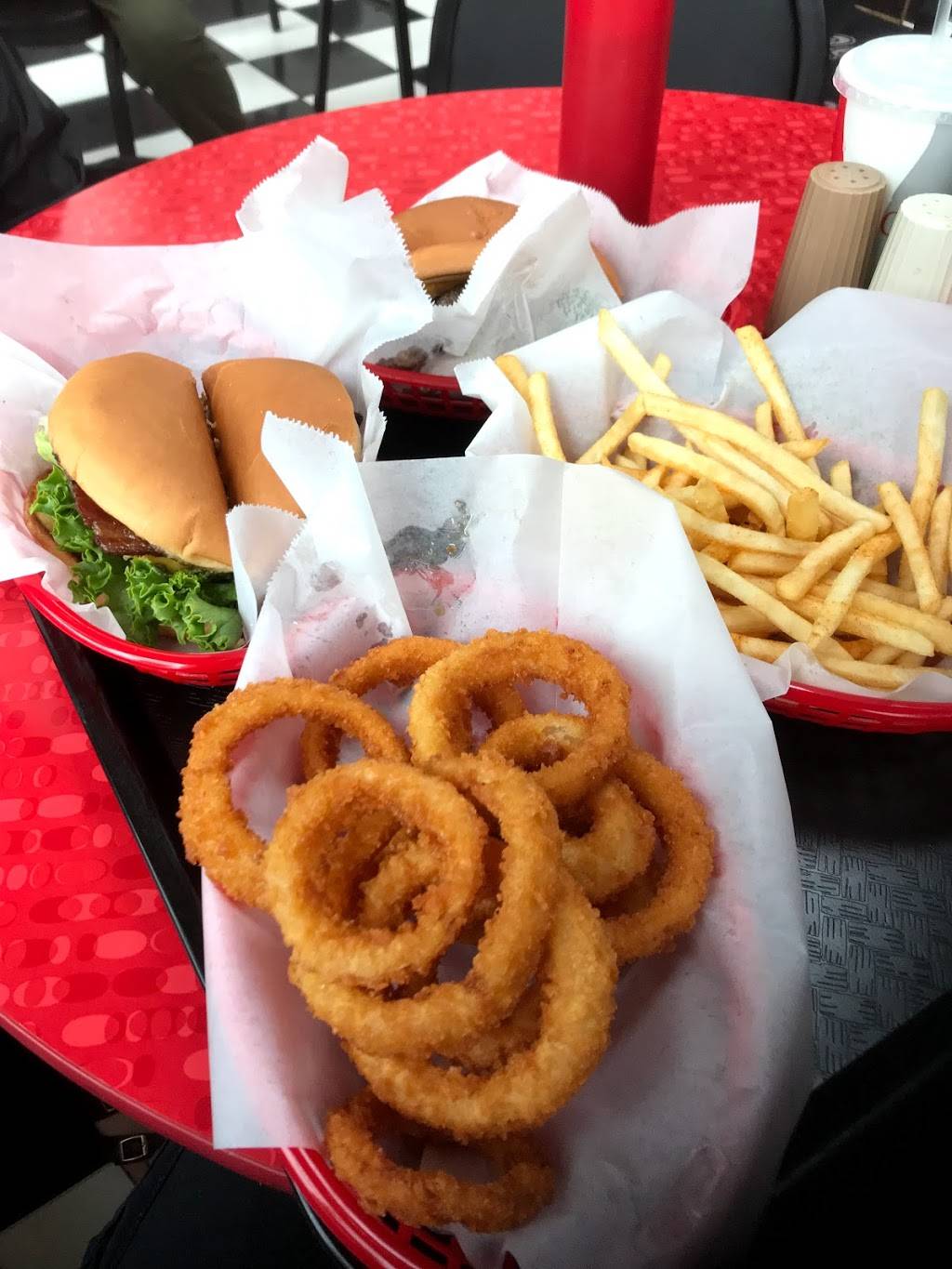 Bee Bop Burgers | restaurant | 111 Broadway St #1, Seaside, OR 97138, USA | 5037383271 OR +1 503-738-3271