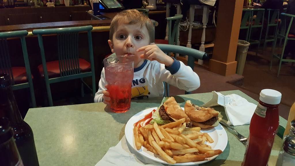 SandBaggers Sports Bar and Grill | restaurant | 25615 Van Dyke Ave, Center Line, MI 48015, USA | 5867595900 OR +1 586-759-5900