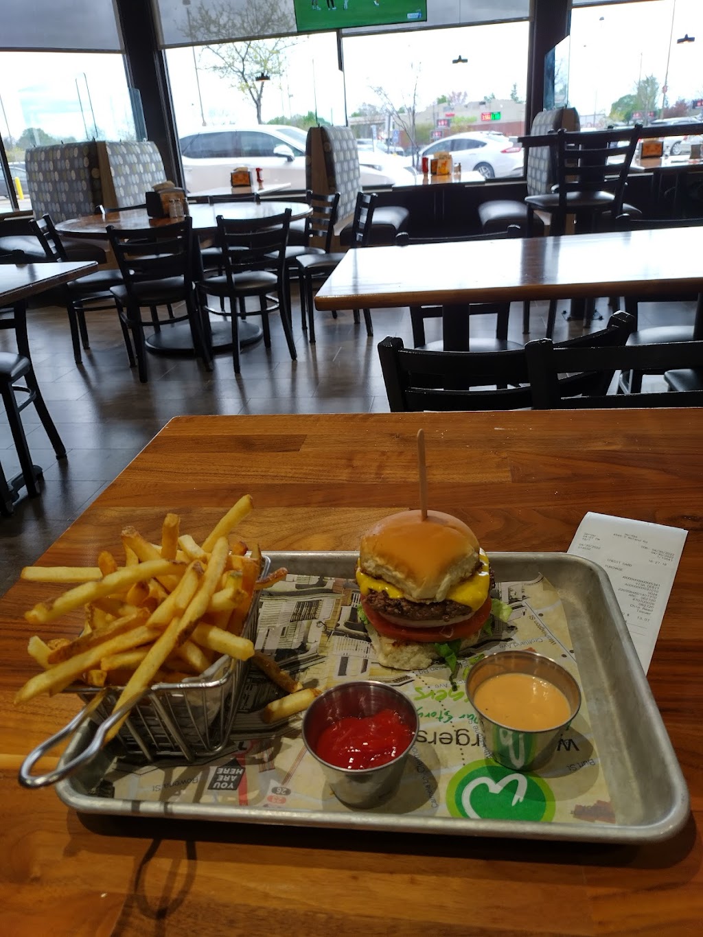 Wahlburgers @ Hy-Vee | restaurant | 4545 S Noland Rd, Independence, MO 64055, USA | 8164786557 OR +1 816-478-6557