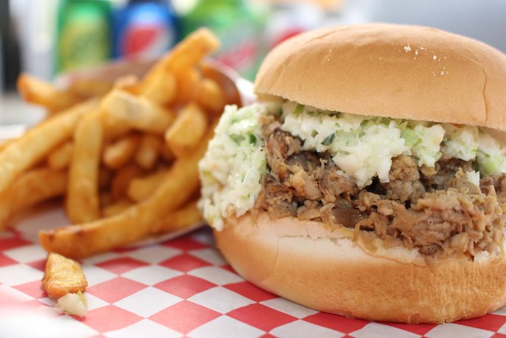 Papa Bills B.B.Q. | meal takeaway | 10114 NC-711, Pembroke, NC 28372, USA | 9105213666 OR +1 910-521-3666