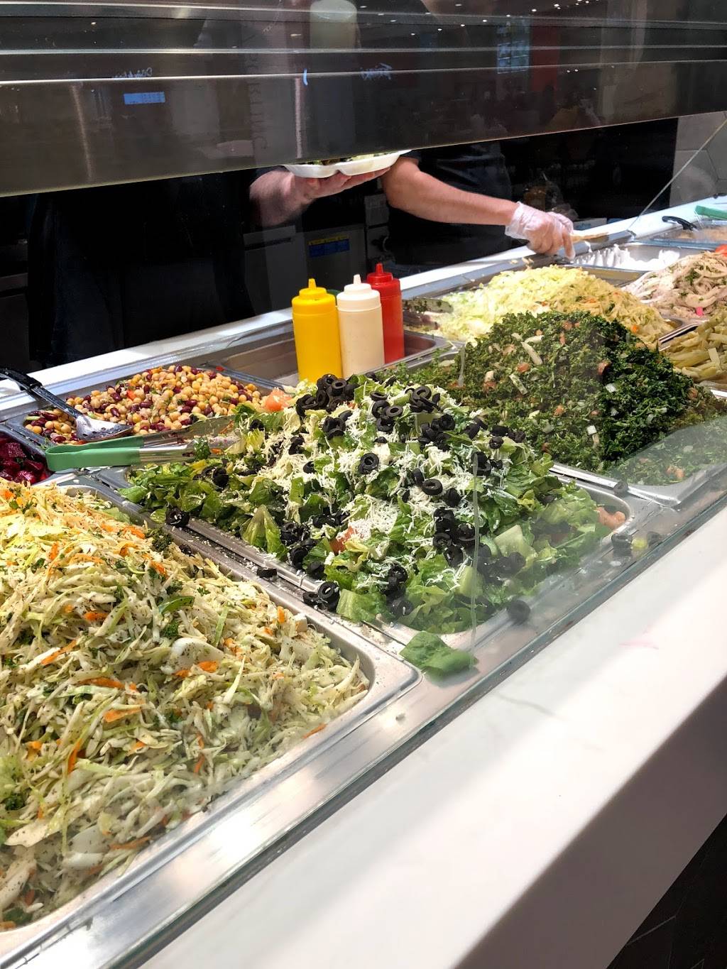 Villa Madina | restaurant | 17600 Yonge St #GG129, Newmarket, ON L3Y 4Z1, Canada | 9052358144 OR +1 905-235-8144