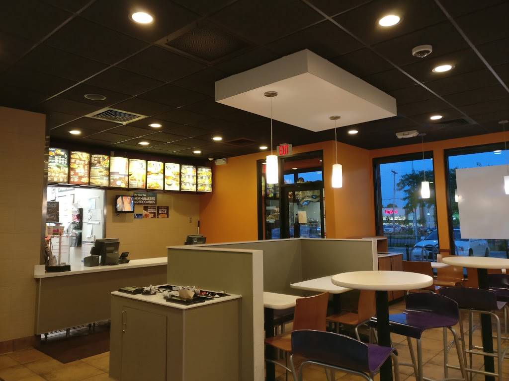 Taco Bell | meal takeaway | 698 S Whitney Way, Madison, WI 53719, USA | 6082772411 OR +1 608-277-2411