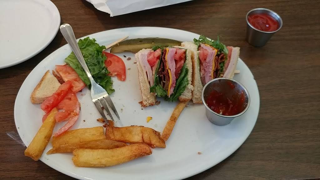 Luckys Steakhouse | restaurant | 17500 Silver Pkwy, Fenton, MI 48430, USA | 8107501400 OR +1 810-750-1400