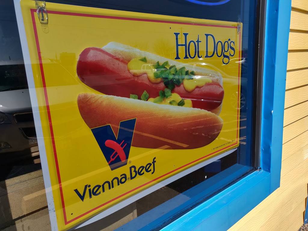 Salernos Red Hots | restaurant | 197 E Veterans Pkwy, Yorkville, IL 60560, USA | 6303838983 OR +1 630-383-8983