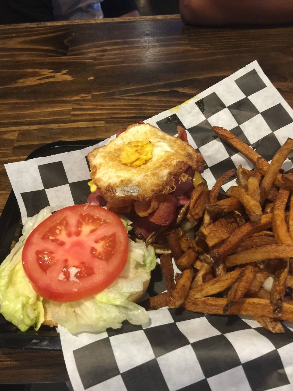 Schoonerville Sports Bar & Grill | restaurant | 8901 De Soto Ave, Canoga Park, CA 91304, USA | 8185271231 OR +1 818-527-1231