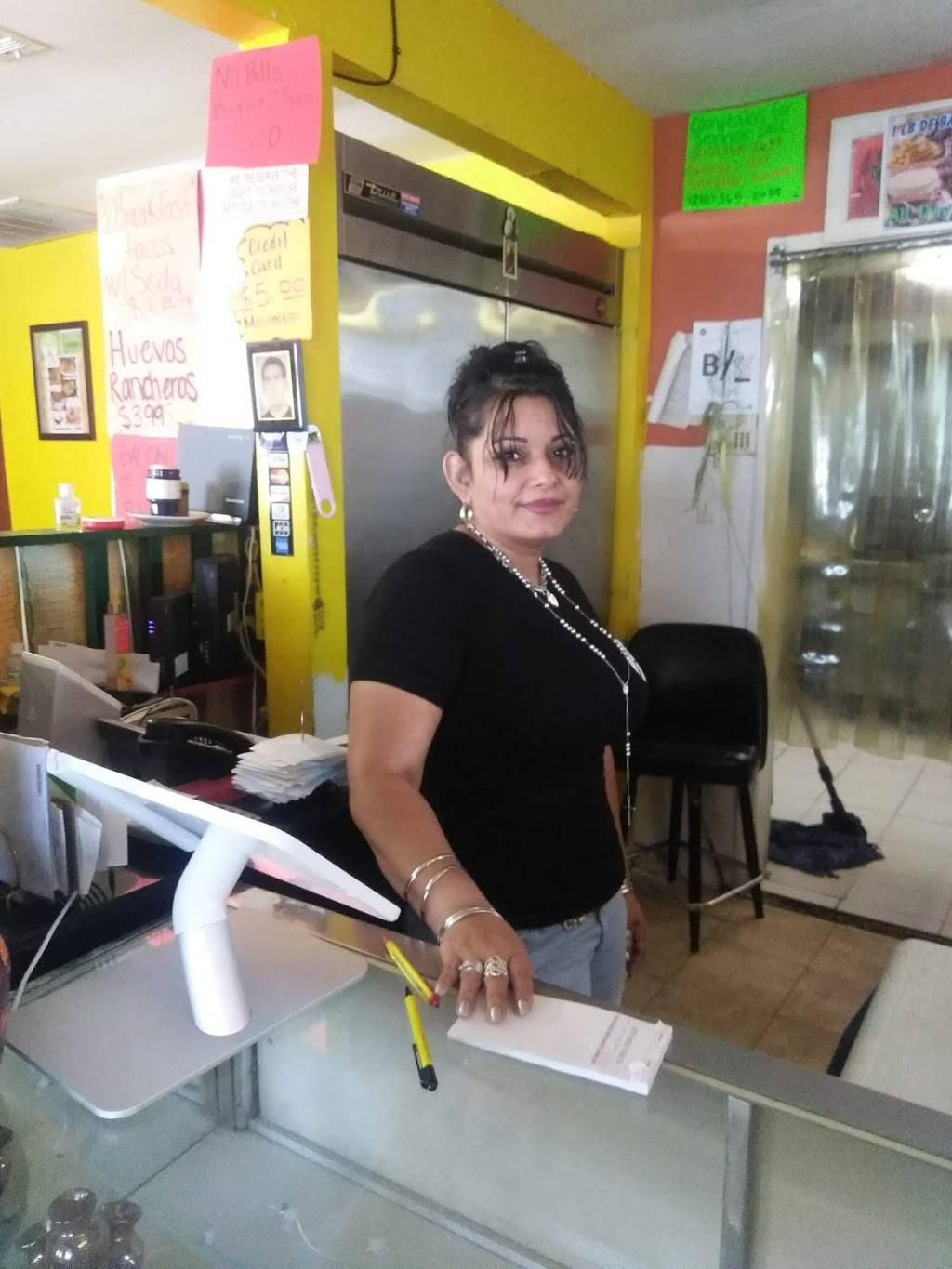 Alma De Jalisco Restaurant | restaurant | 1502 N Zarzamora St, San Antonio, TX 78207, USA | 2107361974 OR +1 210-736-1974