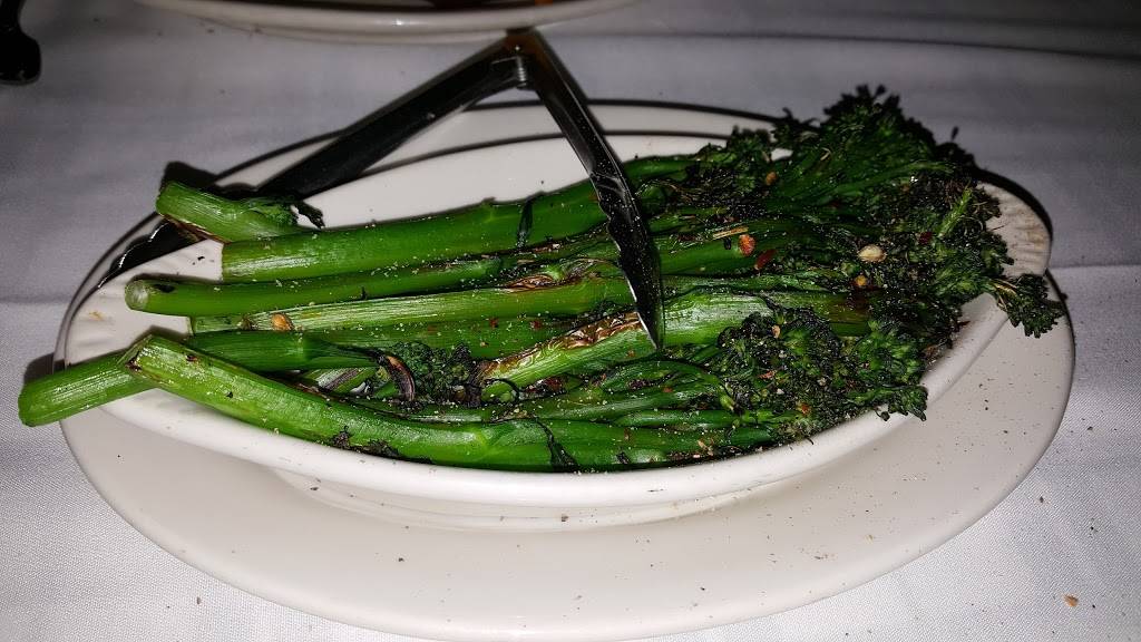 Gibsons Bar & Steakhouse | restaurant | 1028 N Rush St, Chicago, IL 60611, USA | 3122668999 OR +1 312-266-8999