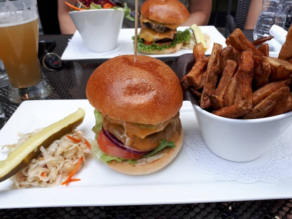 St. Jamess Gate Toronto | restaurant | 5140 Dundas St W, Etobicoke, ON M9A 1C2, Canada | 6473505140 OR +1 647-350-5140