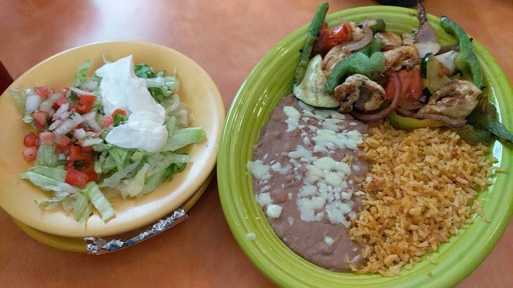 Rodeo Mexican Restaurant | restaurant | 304 W Oglethorpe Hwy, Hinesville, GA 31313, USA | 9128772040 OR +1 912-877-2040