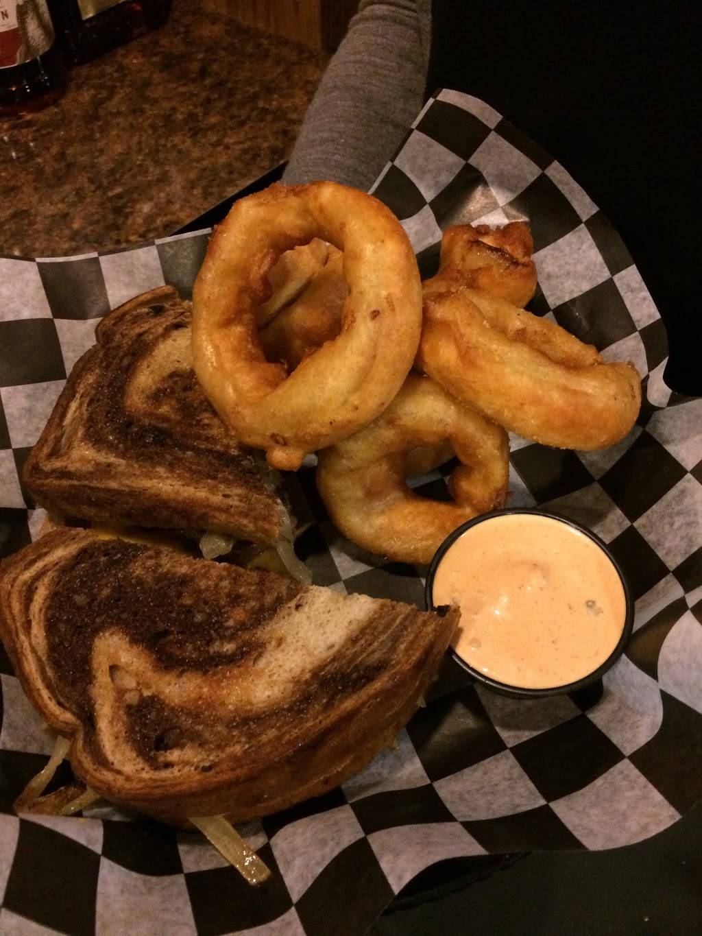 Cottonwood Grill | restaurant | 1 Golf Dr, New Ulm, MN 56073, USA | 5073548896 OR +1 507-354-8896