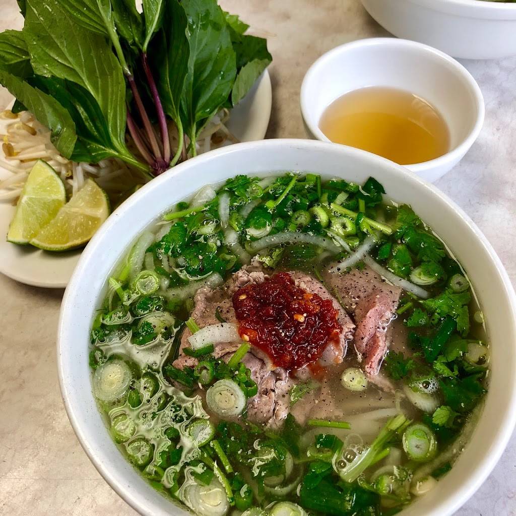 Phoenix Restaurant | restaurant | 1151 College St, Toronto, ON M6H 3K5, Canada | 4165386891 OR +1 416-538-6891