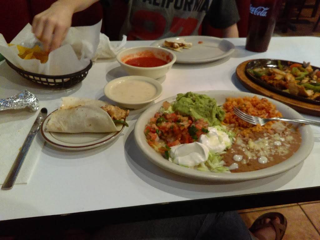 La Tia Mexican Restaurant | restaurant | 100 Hwy 52 W, Lafayette, TN 37083, USA | 6156666868 OR +1 615-666-6868