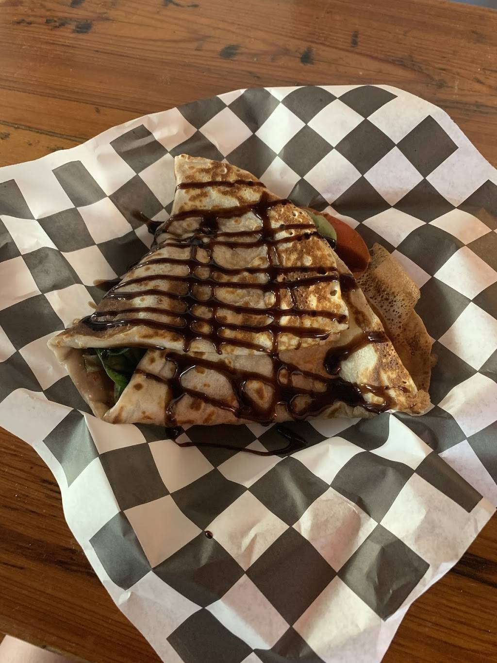 Claire’s Creperie | restaurant | 100 E 4th Ave, Mt Dora, FL 32757, USA | 8507769820 OR +1 850-776-9820