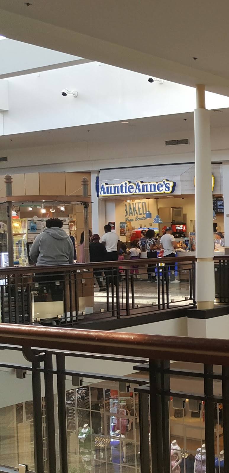 Auntie Annes | cafe | 5000 Mall Cir, Waldorf, MD 20603, USA | 3018707332 OR +1 301-870-7332