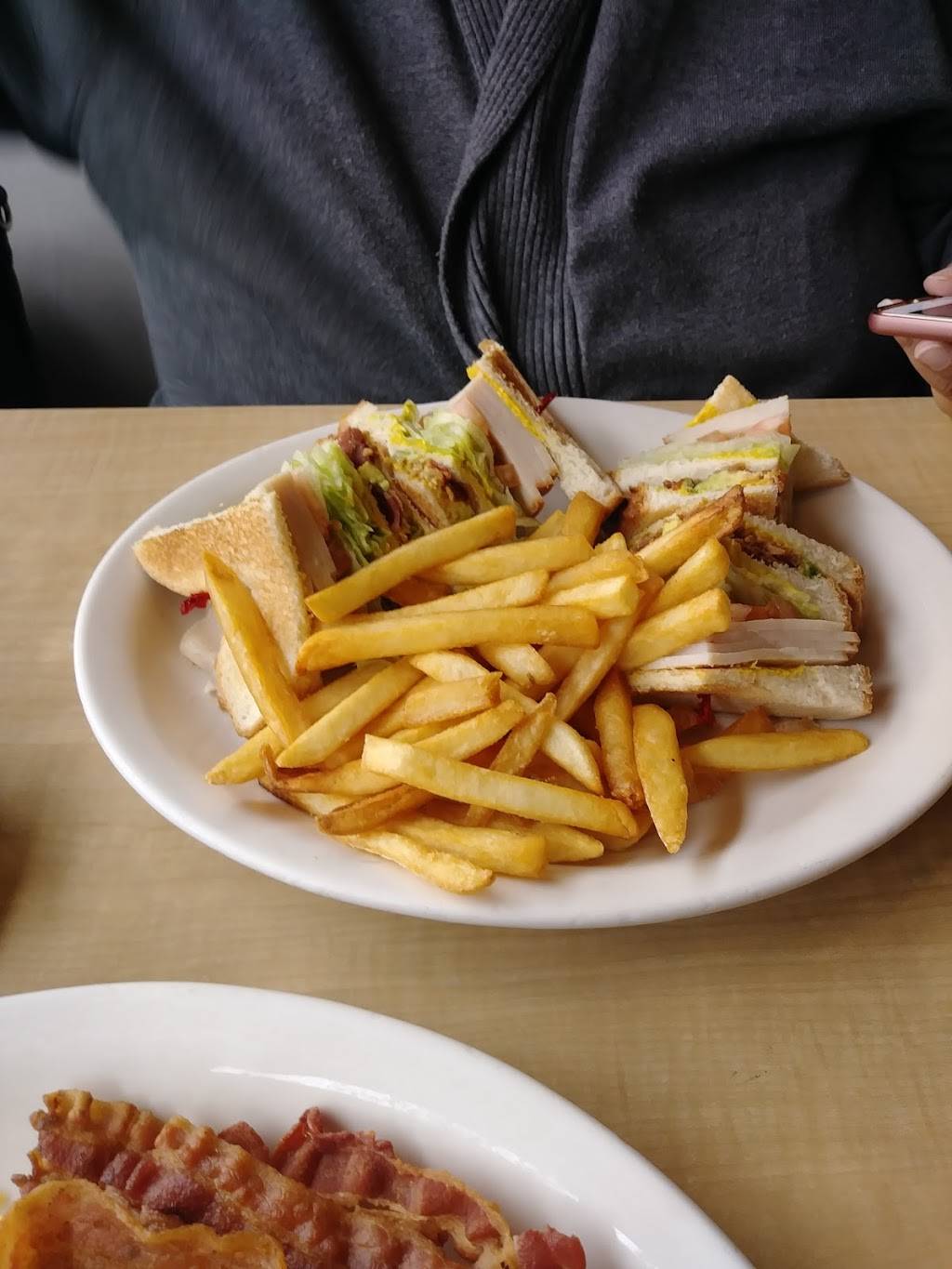 Hot Off The Grill | restaurant | 9945 Warner Ave, Fountain Valley, CA 92708, USA | 7145933000 OR +1 714-593-3000