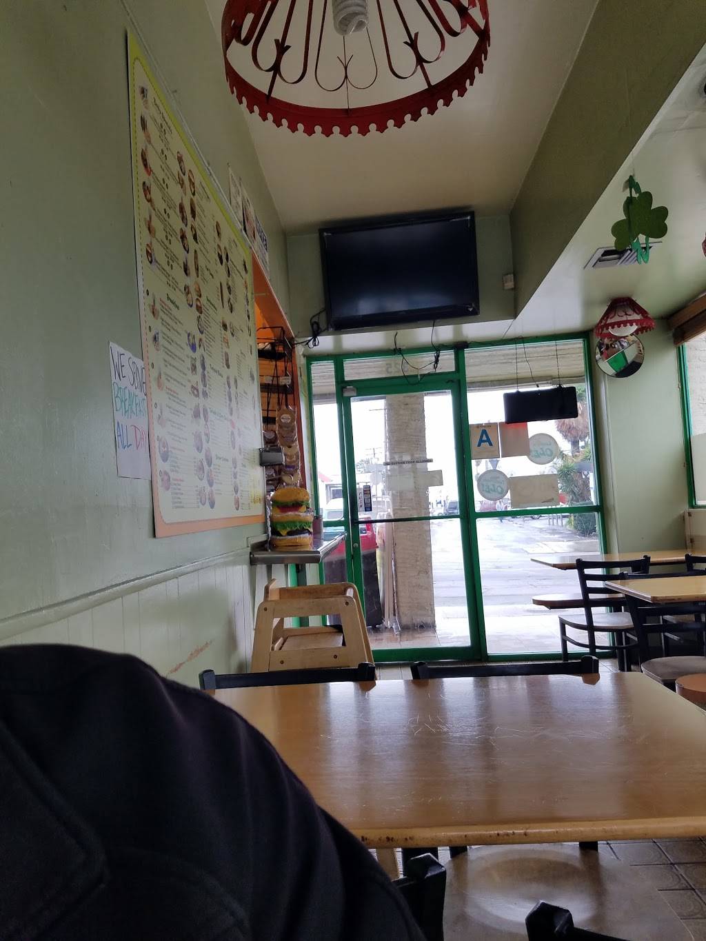 Lucky Burgers | restaurant | 325 S Del Mar Ave, San Gabriel, CA 91776, USA | 6262865555 OR +1 626-286-5555